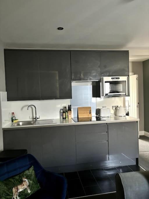 The One-Bedroom Central Brighton Retreat Экстерьер фото